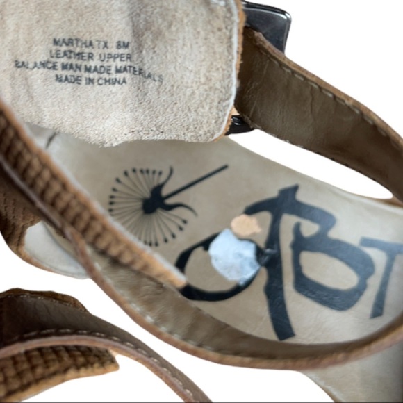 OTBT Martha leather Sandals Sz 8 - Picture 2 of 4